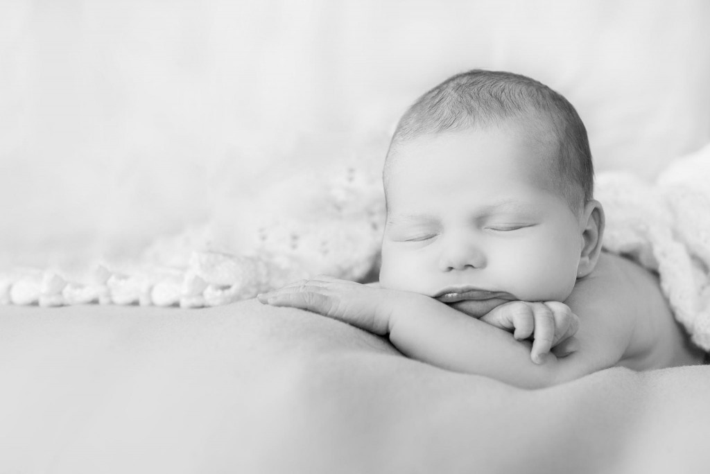 Clara_newborn-60bwsmall