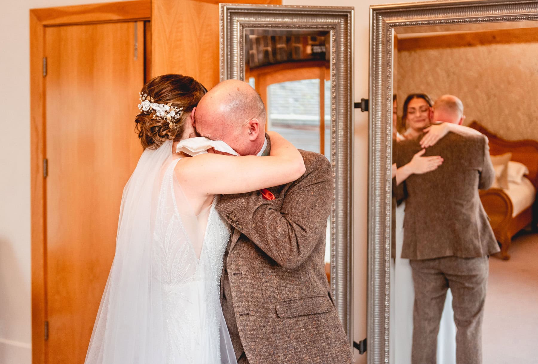 father of bride cries when he sees his daughter in her wedding dress